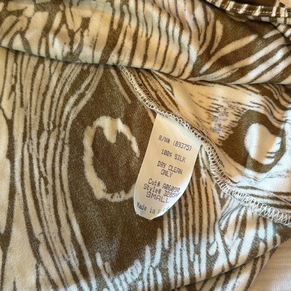 SKY TOP Y2K 100% silk blouse short sleeve feather print cream taupe tan sz S - Picture 6 of 10